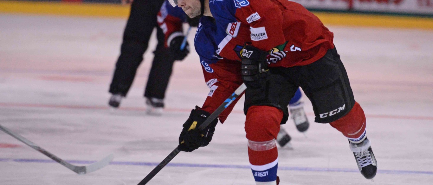 David Vrbata unterschrieb vor dem Match einen Kontrakt beim EHC bis Saisonende (Foto: Patrick Seeger) 150814 Vrbata