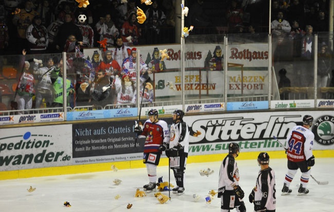 Der erste Freiburger Teddy Bear Toss