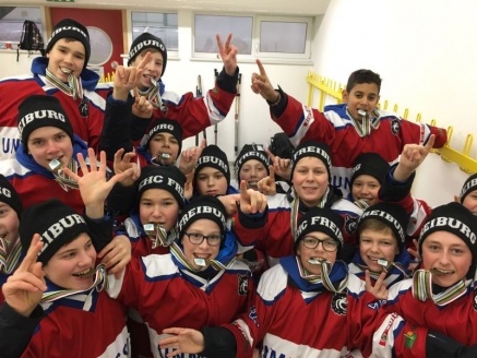 17.01.15 Olympics Team Innsbruck mit Medaillen