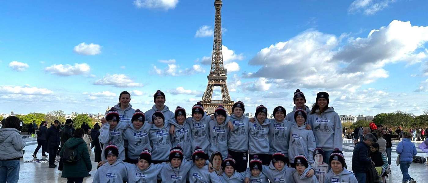 Vor dem Eiffelturm 2
